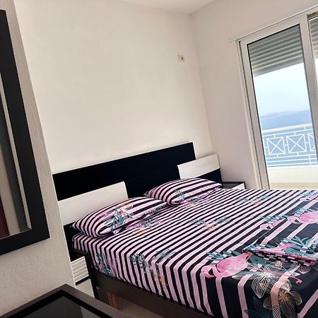 Tini Sea View Apartment ساراندا المظهر الخارجي الصورة