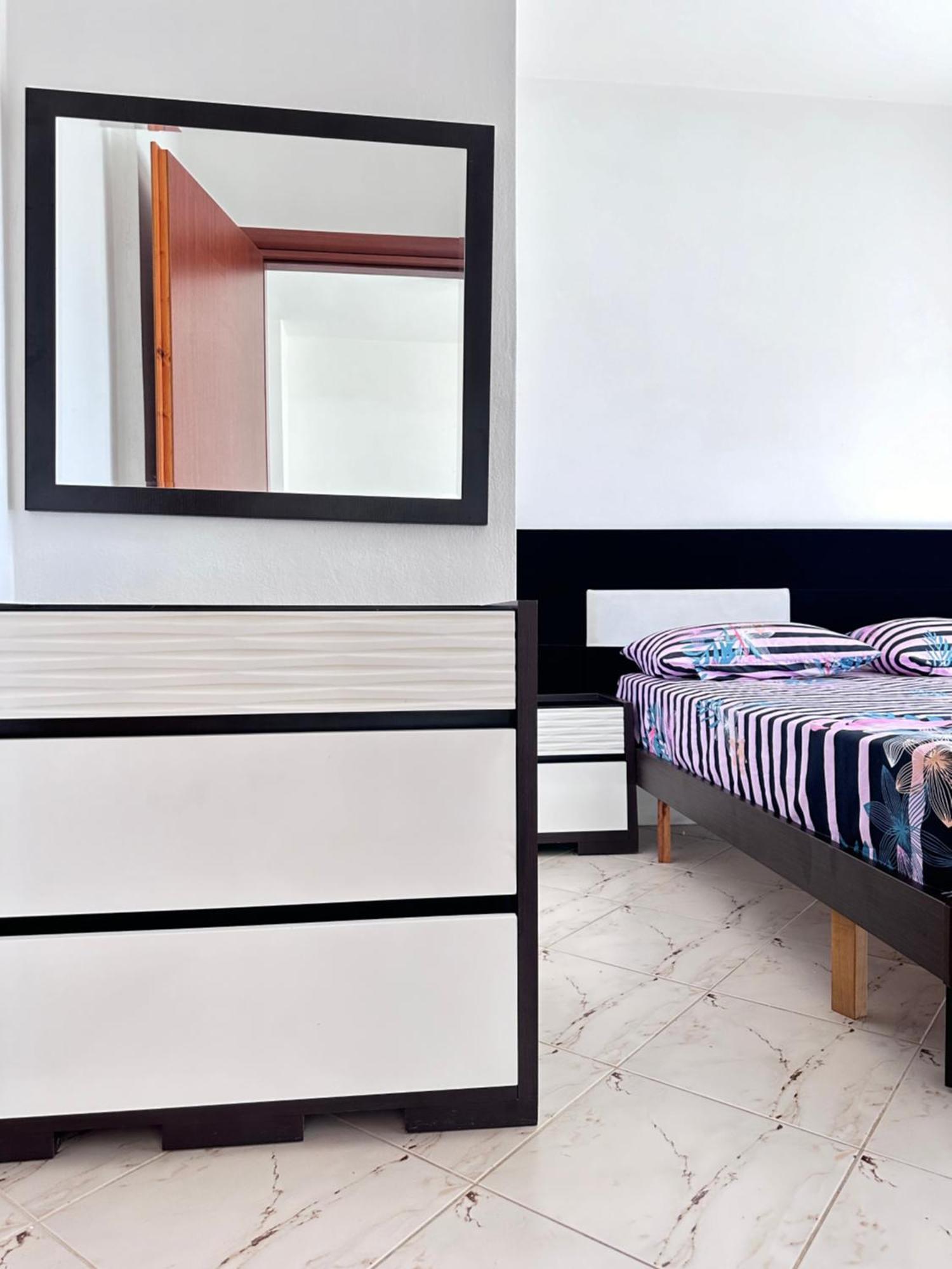 Tini Sea View Apartment ساراندا المظهر الخارجي الصورة