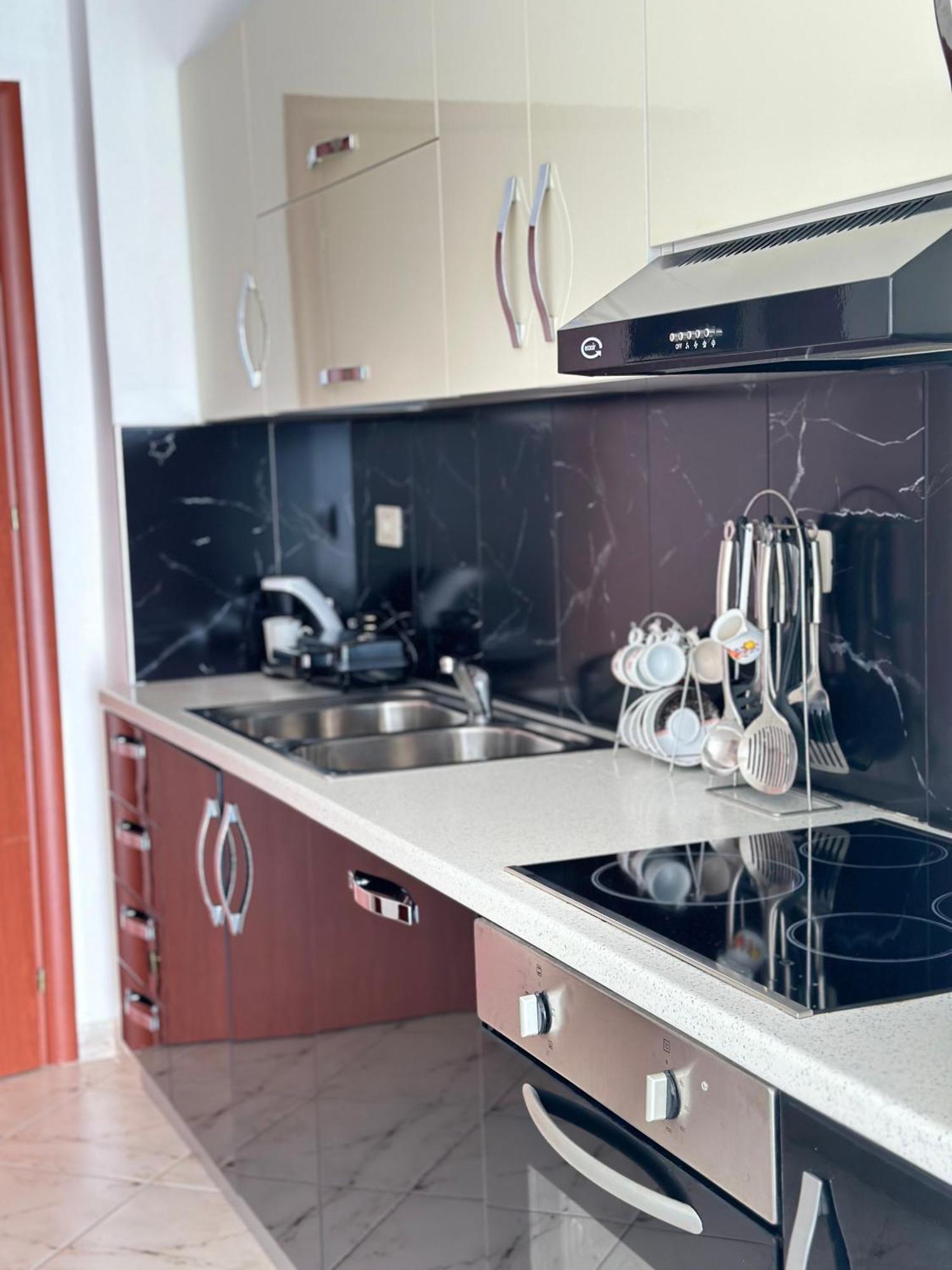 Tini Sea View Apartment ساراندا المظهر الخارجي الصورة