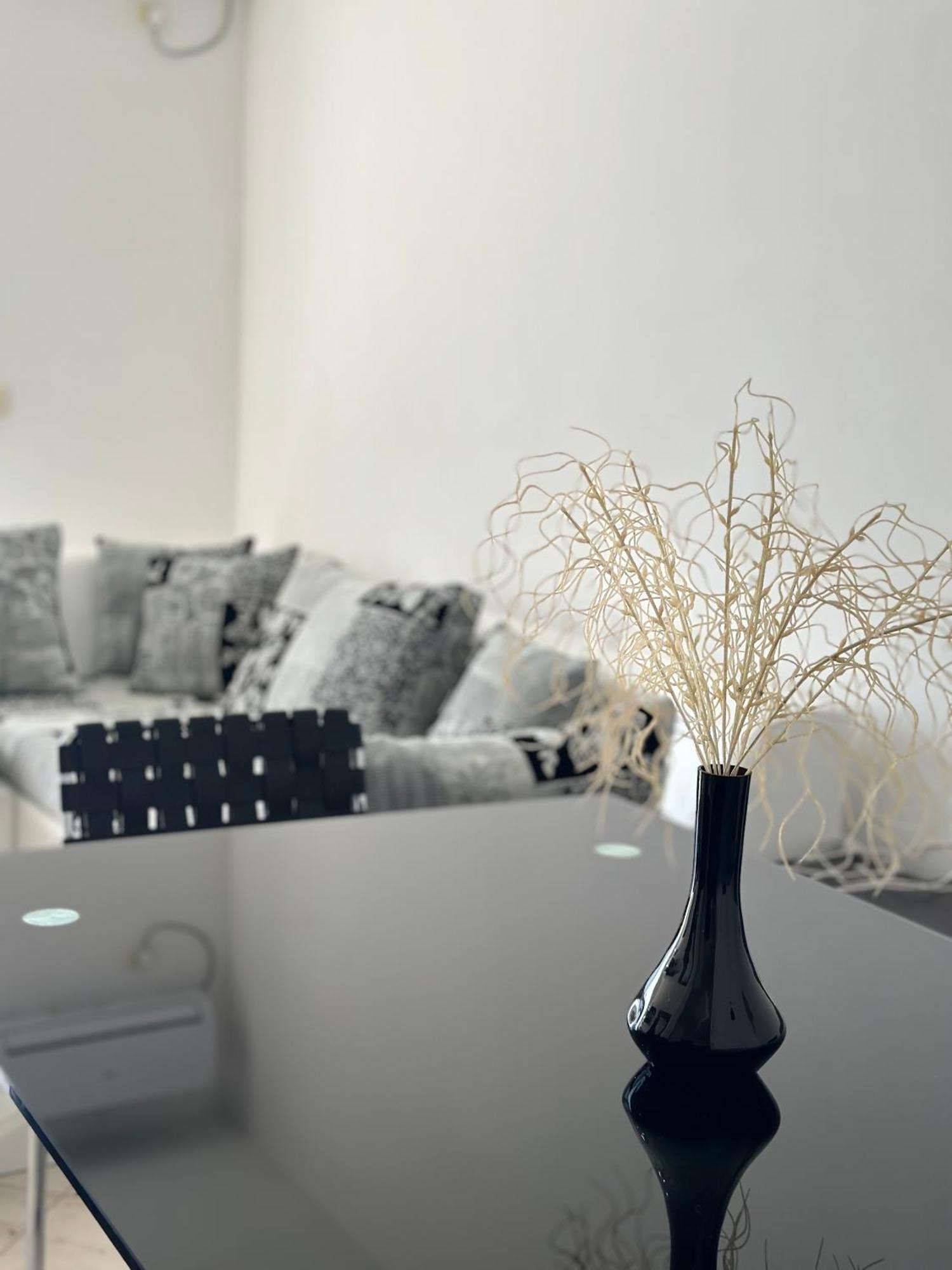 Tini Sea View Apartment ساراندا المظهر الخارجي الصورة