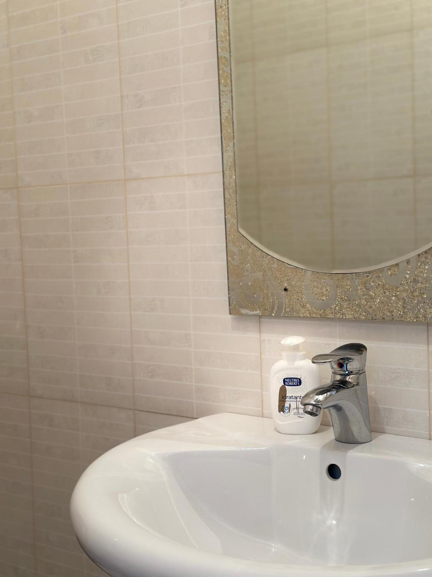 Tini Sea View Apartment ساراندا المظهر الخارجي الصورة
