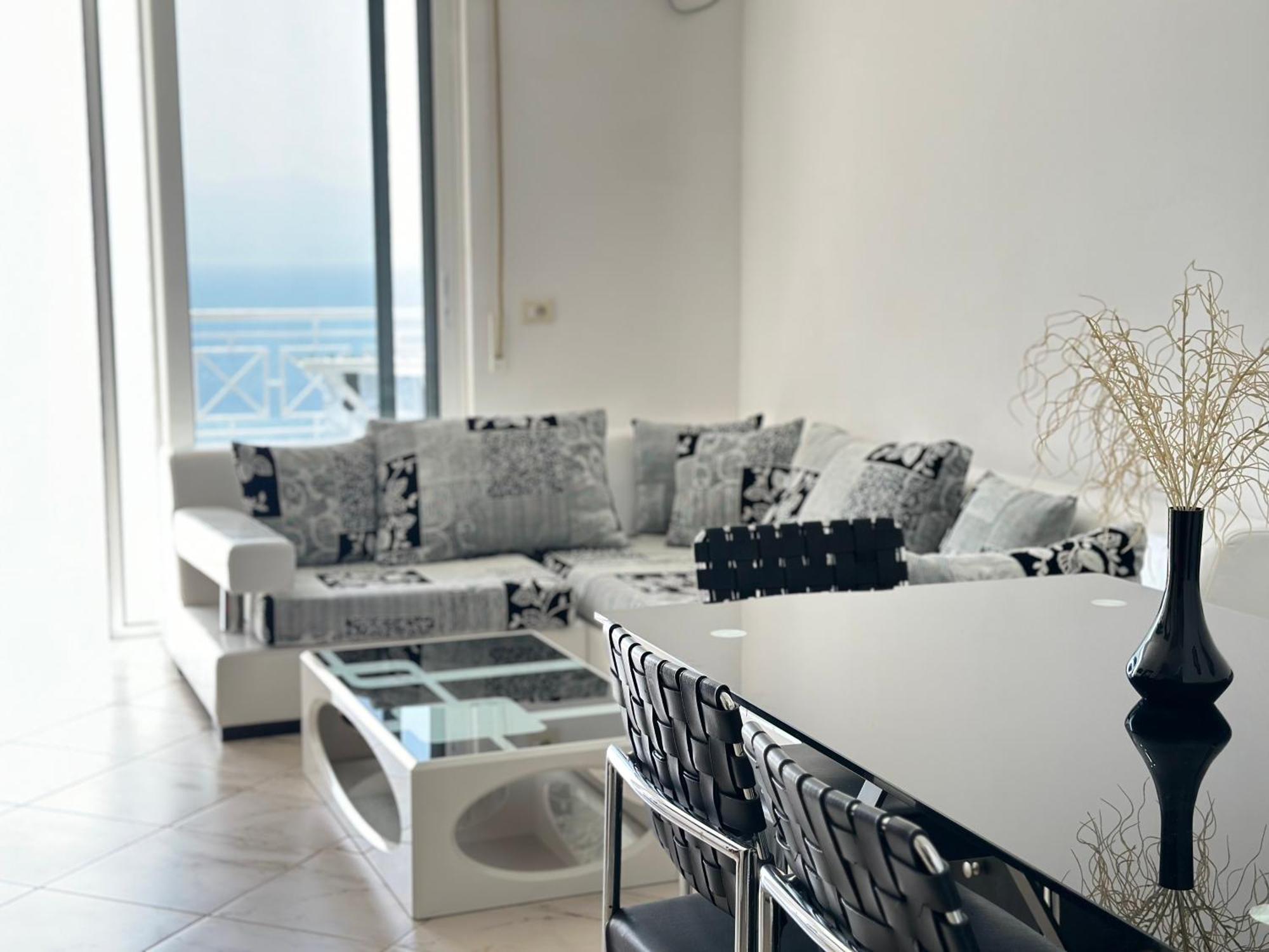 Tini Sea View Apartment ساراندا المظهر الخارجي الصورة