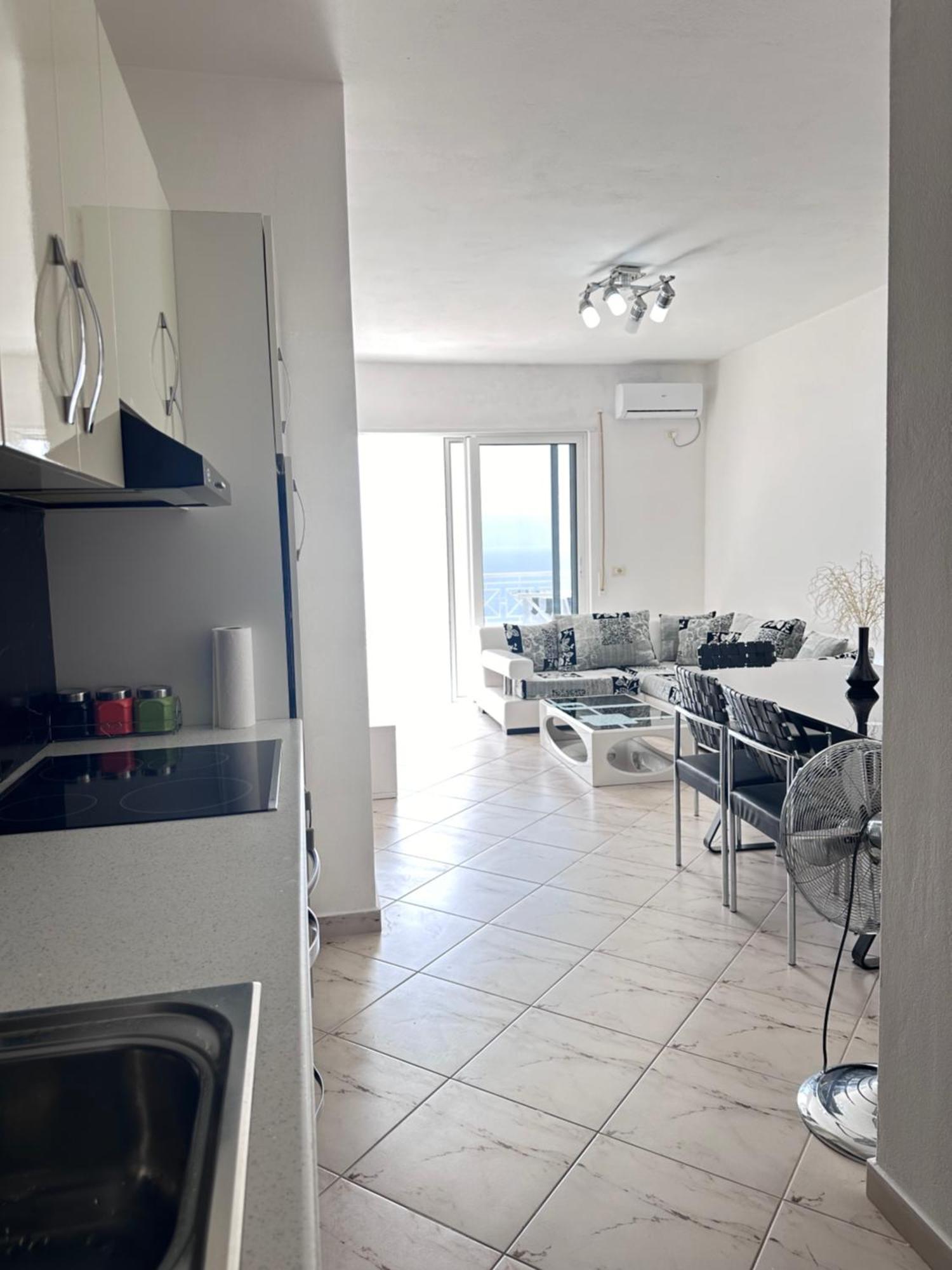 Tini Sea View Apartment ساراندا المظهر الخارجي الصورة