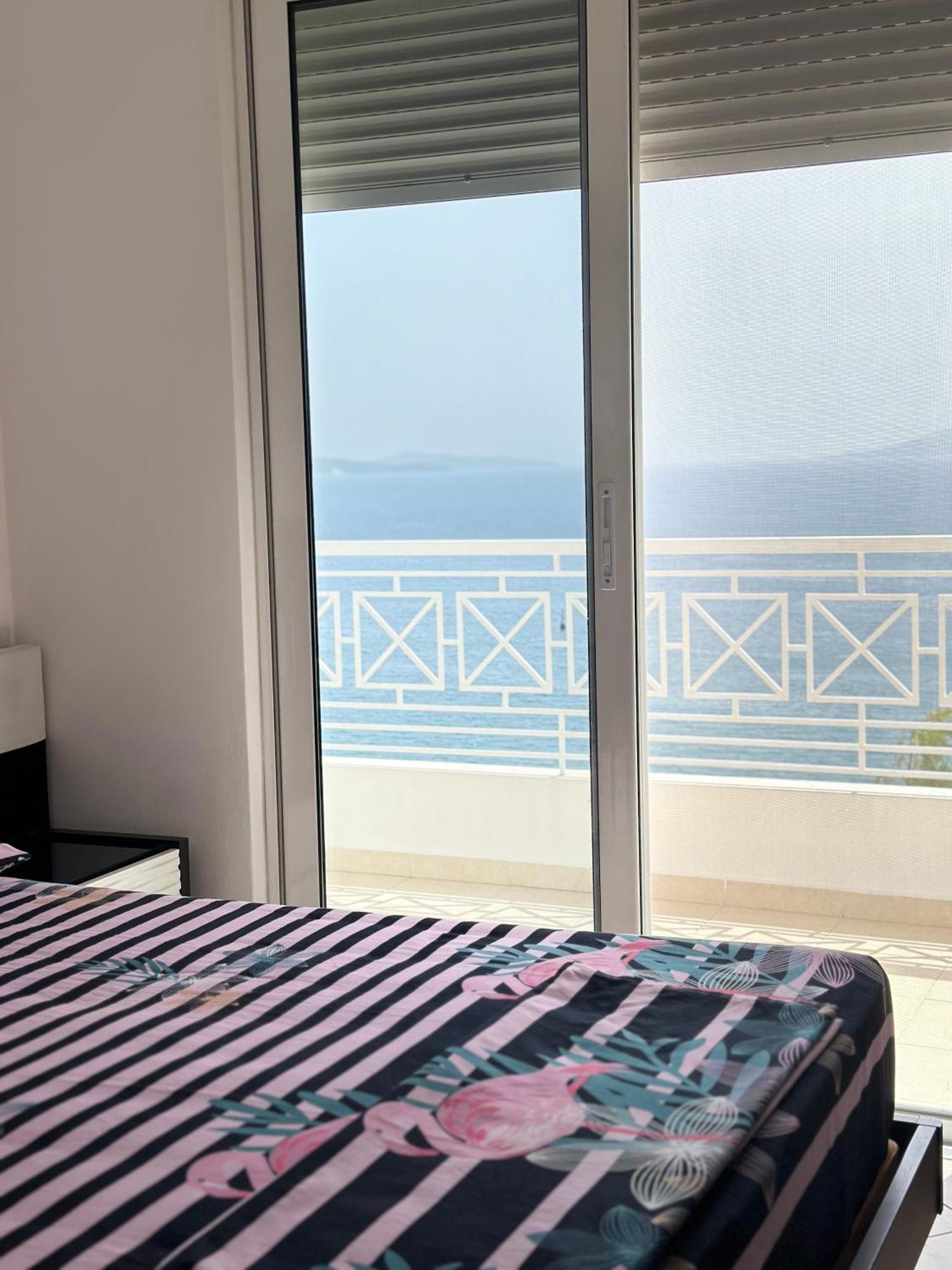 Tini Sea View Apartment ساراندا المظهر الخارجي الصورة
