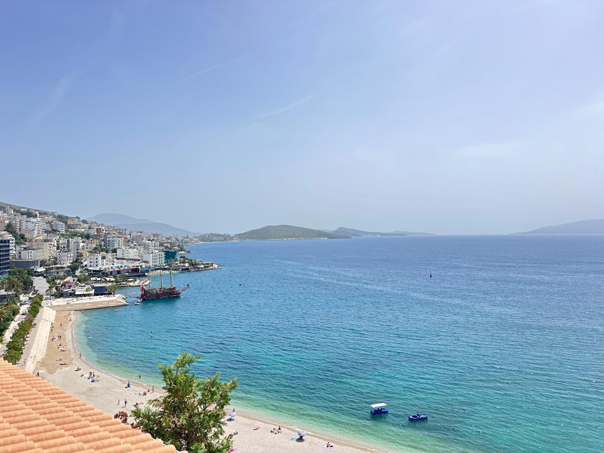 Tini Sea View Apartment ساراندا المظهر الخارجي الصورة